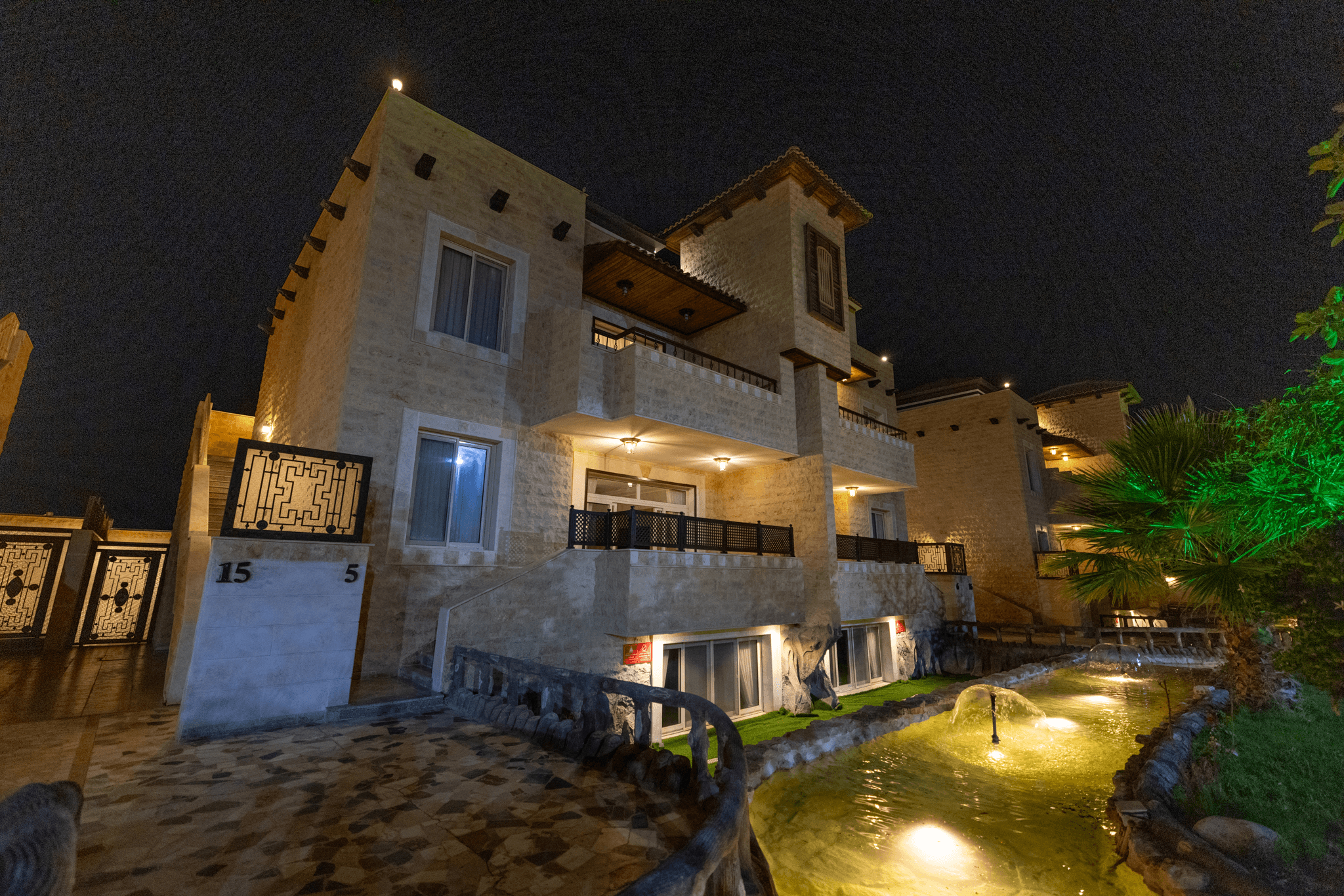 الجناح المتوسط