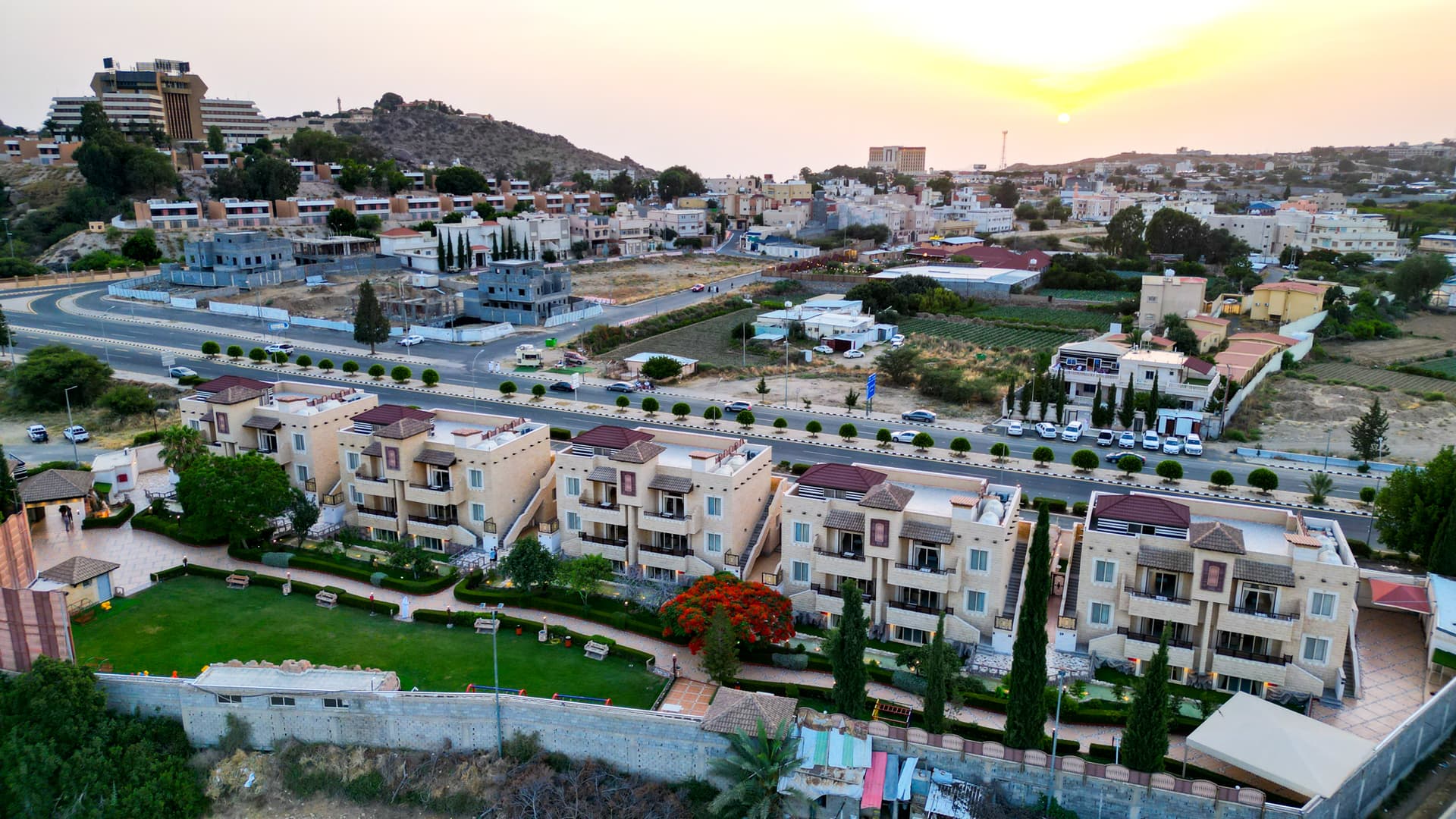 أجواء مسائية هادئة في منتجعات الهدا بالطائف